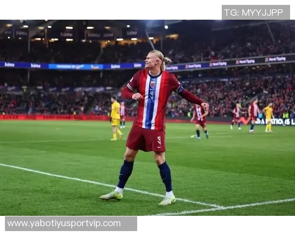 哈兰德与传奇前锋莱因克尔希勒同框合影展现神锋风采 哈兰德与传奇前锋莱因克尔希勒同框合影展现神锋风采