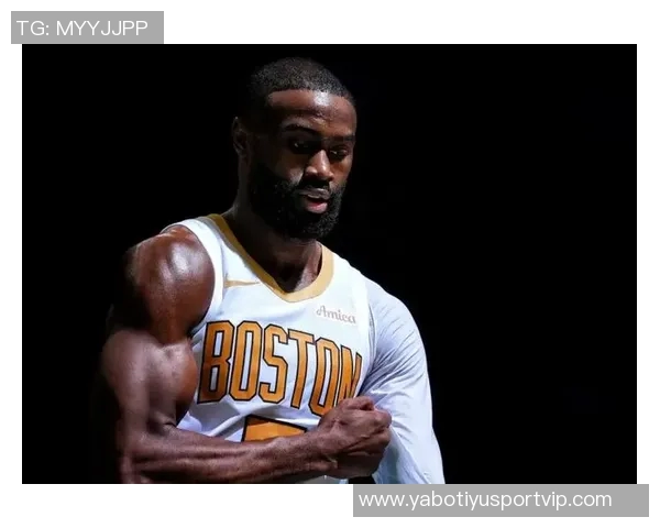 杰伦布朗首节表现低迷仅得7分2板投篮命中率堪忧需调整状态 杰伦布朗首节表现低迷仅得7分2板投篮命中率堪忧需调整状态